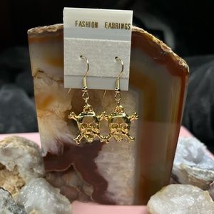 Fashion gold skull hooked hanging earring
